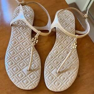 Tory Burch Nude Quilted T-Strap Sandals with Gold Logo